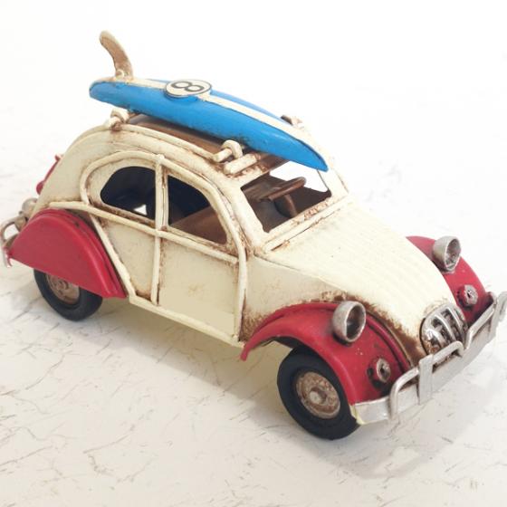 Vintage Διακοσμητικό - Αυτοκινητάκι Μπεζ με Surf μεταλλικό 11 × 5 × 6 cm